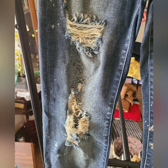 New. Distressed, Cuffed, Boydriend Cut Blue Jeans. - Picture 3 of 10